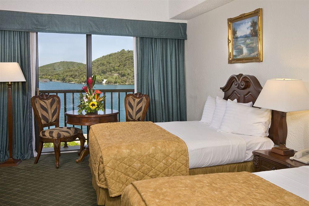 Windward Passage Hotel Шарлотта-Амалія Номер фото